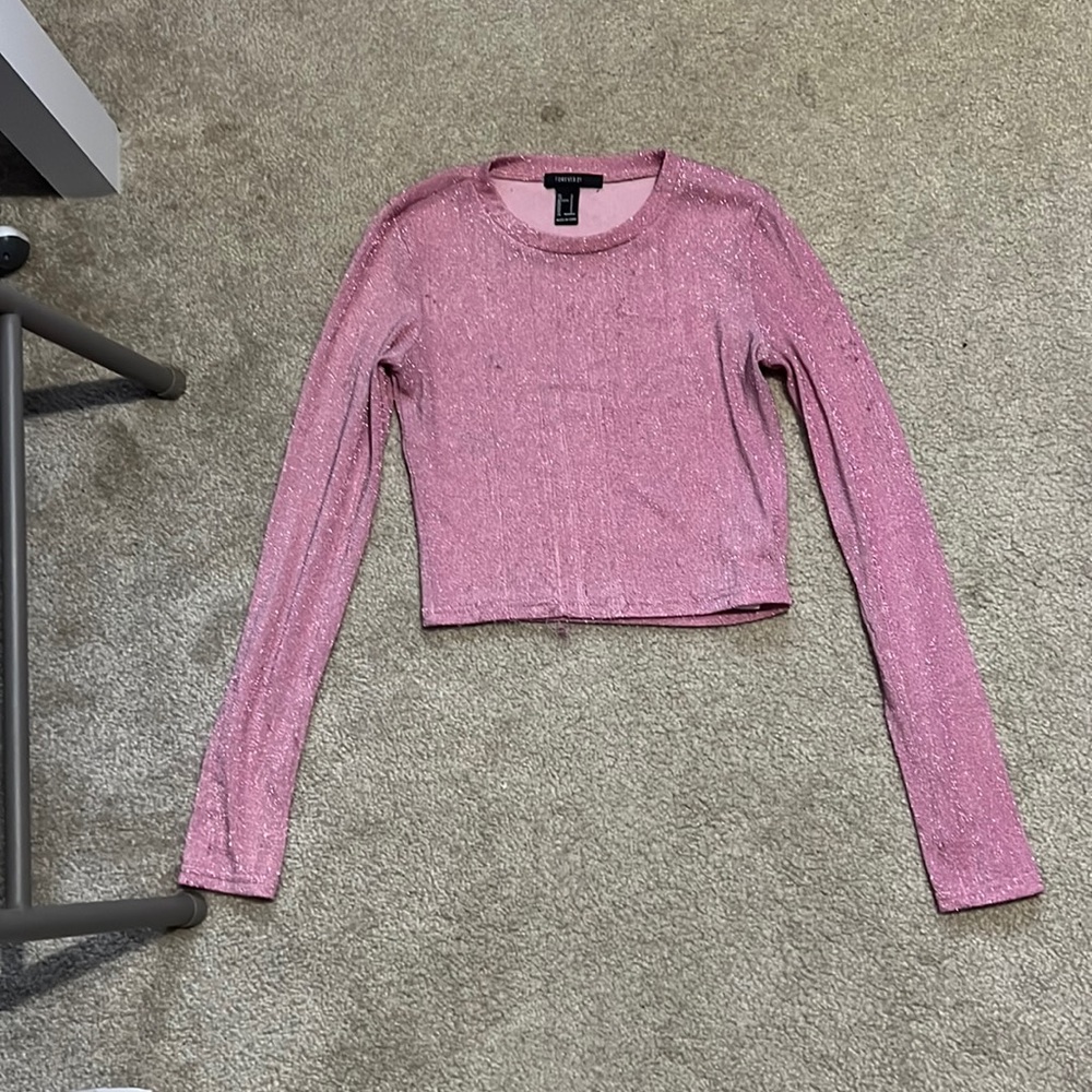 Women’s long sleeve crop top.